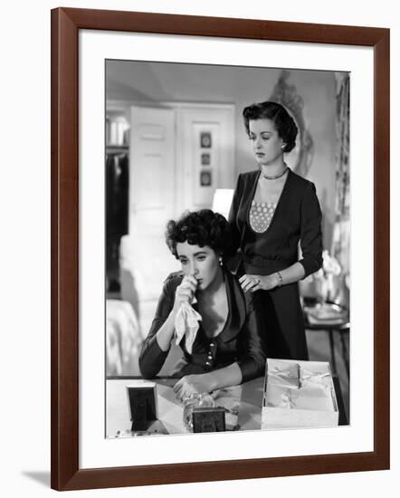 FATHER OF THE BRIDE, 1950 directed by VINCENTE MINNELLI Elizabeth Taylor / Joan Bennett (b/w photo)-null-Framed Photo