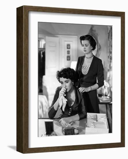 FATHER OF THE BRIDE, 1950 directed by VINCENTE MINNELLI Elizabeth Taylor / Joan Bennett (b/w photo)-null-Framed Photo