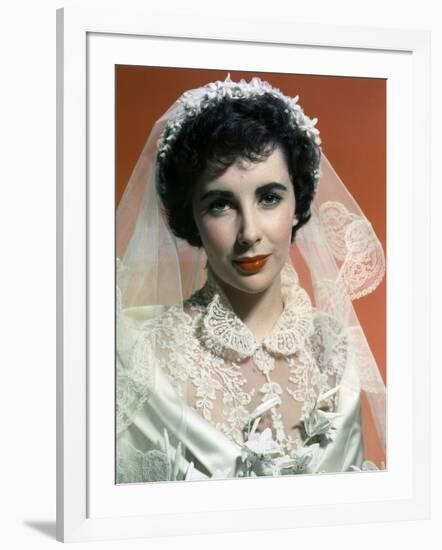 FATHER OF THE BRIDE, 1950 directed by VINCENTE MINNELLI Elizabeth Taylor (photo)-null-Framed Photo