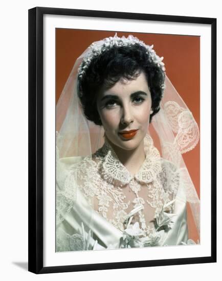 FATHER OF THE BRIDE, 1950 directed by VINCENTE MINNELLI Elizabeth Taylor (photo)-null-Framed Photo