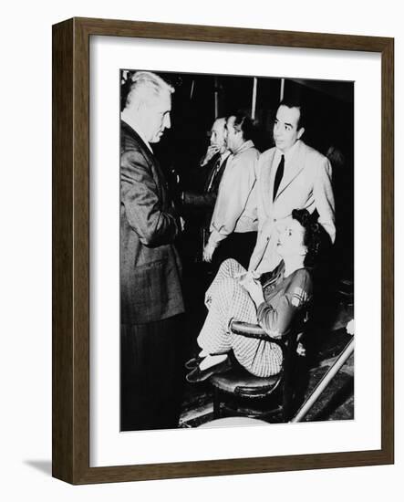 FATHER OF THE BRIDE, 1950 directed by VINCENTE MINNELLI On the set, Vincente Minnelli with Judy Gar-null-Framed Photo