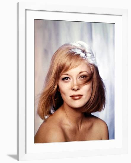 FAYE DUNAWAY, 1967 (photo)-null-Framed Photo