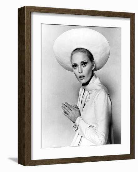 Faye Dunaway, Portraitc.1960s-null-Framed Photo