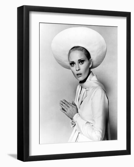 Faye Dunaway, Portraitc.1960s-null-Framed Photo