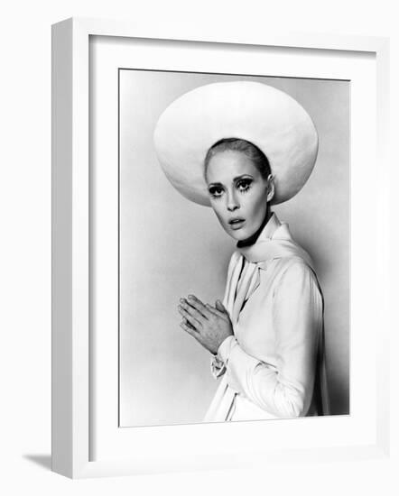 Faye Dunaway, Portraitc.1960s-null-Framed Photo