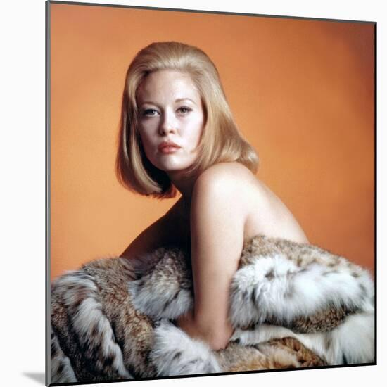 Faye Dunaway-null-Mounted Photo