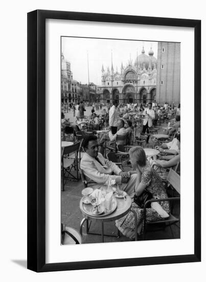 Federico Fellini and Giulietta Masina in Venice-Mario de Biasi-Framed Giclee Print