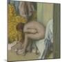 Femme à la toilette, essuyant son pied gauche-Edgar Degas-Mounted Giclee Print