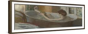 Femme dans son bain s'épongeant la jambe-Edgar Degas-Framed Premium Giclee Print