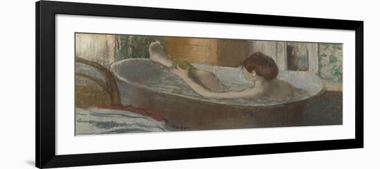 Femme dans son bain s'épongeant la jambe-Edgar Degas-Framed Giclee Print