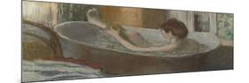 Femme dans son bain s'épongeant la jambe-Edgar Degas-Mounted Giclee Print