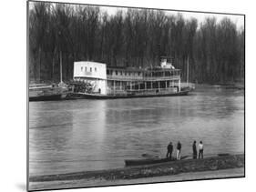 Ferry and River men, Vicksburg, Mississippi, c.1936-Walker Evans-Mounted Photo