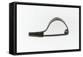 Fibule à arc simple rubané, porte ardillon rectangulaire, à section à "U"-null-Framed Stretched Canvas