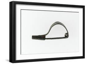 Fibule à arc simple rubané, porte ardillon rectangulaire, à section à "U"-null-Framed Giclee Print