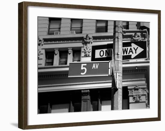 Fifth Avenue Sign 5 Th Av New York Manhattan USA Black & White-holbox-Framed Photographic Print