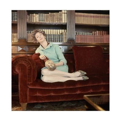https://imgc.allpostersimages.com/img/posters/film-strip-of-four-120mm-images-number-11-donna-marella-agnelli-sits-in-her-turin-library_u-L-PYSE1R0.jpg?artPerspective=n