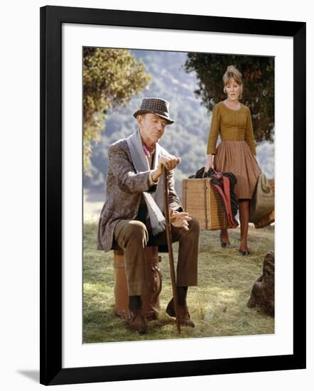 FINIAN'S RAINBOW, 1968 directed by FRANCIS FORD COPPOLA Fred Astaire and Petula Clark (photo)-null-Framed Photo