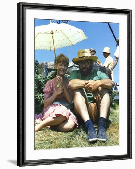 FINIAN'S RAINBOW, 1968 directed by FRANCIS FORD COPPOLA On the set, Petula Clark and Francis Ford C-null-Framed Photo