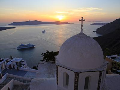 https://imgc.allpostersimages.com/img/posters/fira-santorini-cyclades-islands-greek-islands-greece-europe_u-L-PFTXNU0.jpg?artPerspective=n