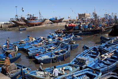 https://imgc.allpostersimages.com/img/posters/fishing-port-with-traditional-boats-in-front-of-the-old-fort_u-L-PNEZX10.jpg?artPerspective=n