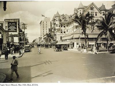https://imgc.allpostersimages.com/img/posters/flagler-street-miami-may-1924_u-L-PRNI410.jpg?artPerspective=n