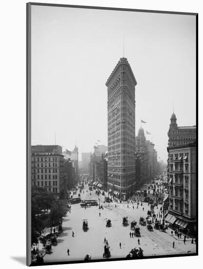 Flatiron Building, 1904-null-Mounted Photographic Print