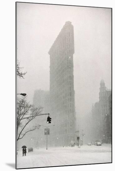 Flatiron Buzzard - New York-Henri Silberman-Mounted Art Print