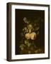 Fleurs dans un vase de verre sur une console de marbre-null-Framed Giclee Print