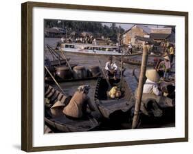 Floating Market in Can Tho, Vietnam-Keren Su-Framed Photographic Print