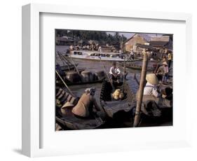 Floating Market in Can Tho, Vietnam-Keren Su-Framed Photographic Print