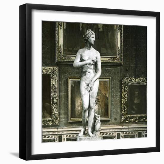 Florence (Italy), Museum of Offices, the Venus De Medicis, Circa 1895-Leon, Levy et Fils-Framed Photographic Print