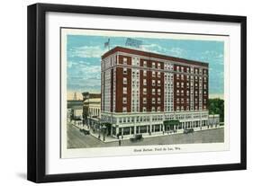 Fond Du Lac, Wisconsin - Hotel Retlaw Exterior-Lantern Press-Framed Art Print