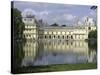 Fontainebleau : Aile de la Galerie François Ier, façade sur la cour de la Fontaine.-null-Stretched Canvas