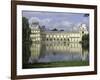 Fontainebleau : Aile de la Galerie François Ier, façade sur la cour de la Fontaine.-null-Framed Giclee Print