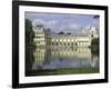 Fontainebleau : Aile de la Galerie François Ier, façade sur la cour de la Fontaine.-null-Framed Giclee Print