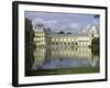 Fontainebleau : Aile de la Galerie François Ier, façade sur la cour de la Fontaine.-null-Framed Giclee Print