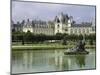 Fontainebleau : Façades donnant sur le grand parterre, avec au centre un bassin ; jardins de Le-null-Mounted Giclee Print