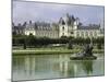 Fontainebleau : Façades donnant sur le grand parterre, avec au centre un bassin ; jardins de Le-null-Mounted Giclee Print