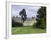 Fontainebleau : L'aile Louis XV avec le jardin anglais.-null-Framed Giclee Print