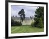 Fontainebleau : L'aile Louis XV avec le jardin anglais.-null-Framed Giclee Print