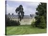 Fontainebleau : L'aile Louis XV avec le jardin anglais.-null-Stretched Canvas