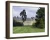 Fontainebleau : L'aile Louis XV avec le jardin anglais.-null-Framed Giclee Print