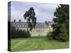 Fontainebleau : L'aile Louis XV avec le jardin anglais.-null-Stretched Canvas