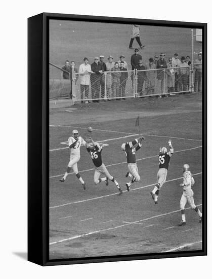 Football Game Between the Green Bay Packers and the San Francisco 49Ers-null-Framed Stretched Canvas