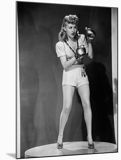 Footlight Serenade, 1942-null-Mounted Photographic Print