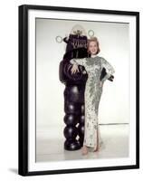 FORBIDDEN PLANET, 1956 directed by FRED M.WILCOX Anne Francis and Robby, the Robot (photo)-null-Framed Photo