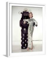 FORBIDDEN PLANET, 1956 directed by FRED M.WILCOX Anne Francis and Robby, the Robot (photo)-null-Framed Photo
