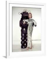 FORBIDDEN PLANET, 1956 directed by FRED M.WILCOX Anne Francis and Robby, the Robot (photo)-null-Framed Photo