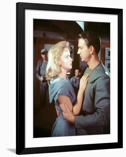 FORBIDDEN PLANET, 1956 directed by FRED M.WILCOX Leslie Nielsen and Anne Francis (photo)-null-Framed Photo