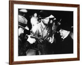 FOREIGN CORRESPONDENT, 1940 directed by ALFRED HICHCOCK Joel Mc Crea (b/w photo)-null-Framed Photo